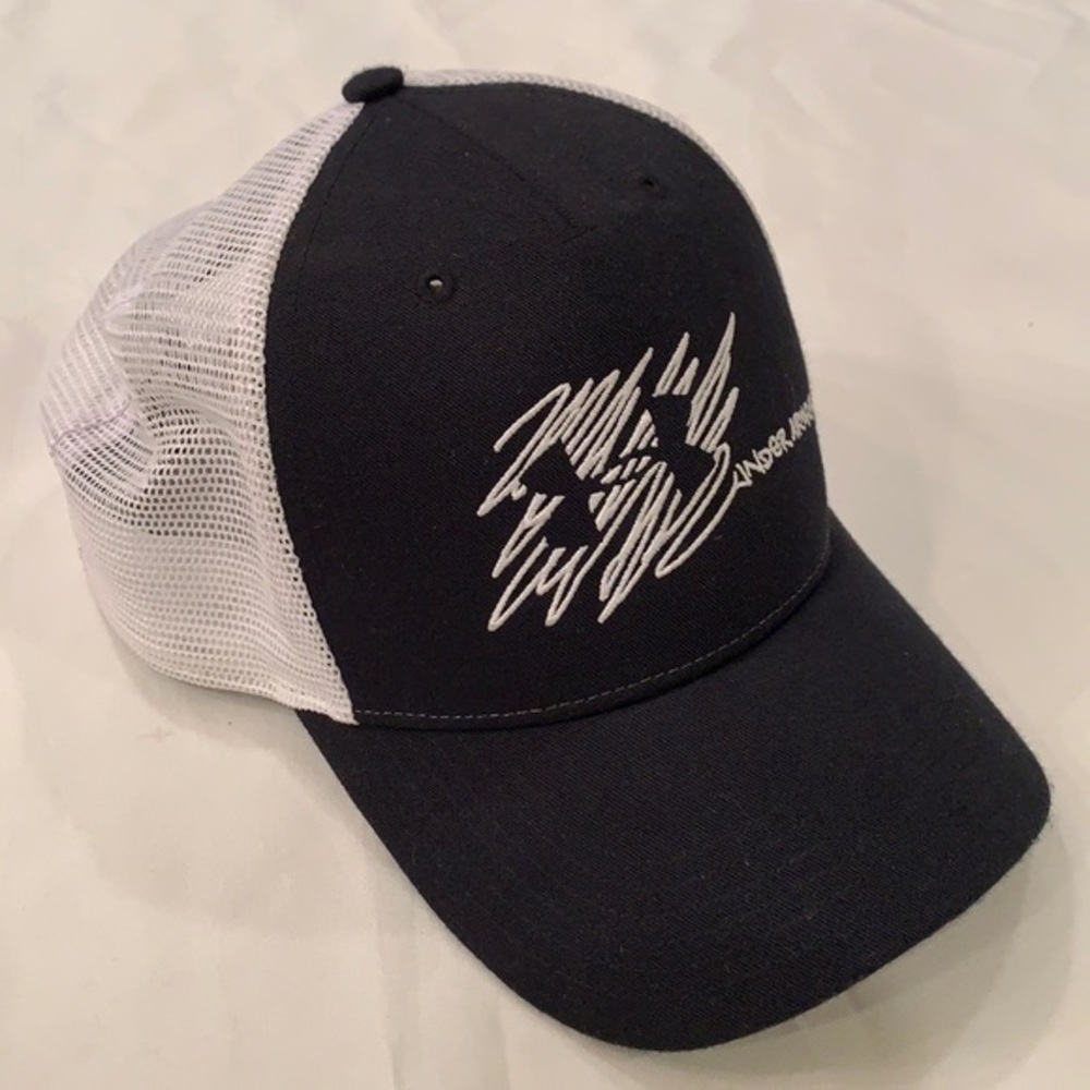 Under Armour heat gear snap back mesh baseball cap black snd white